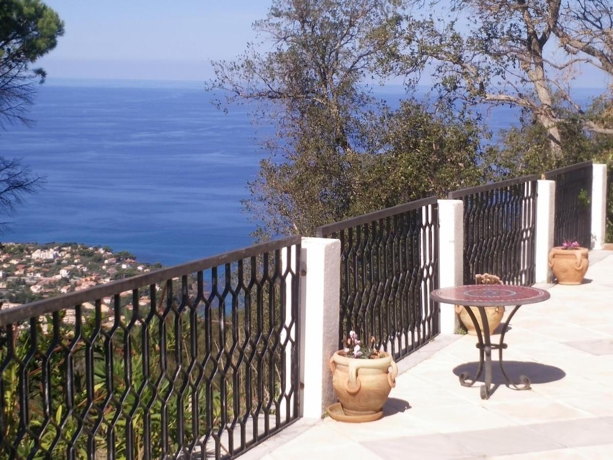 Incantevole Villa Con Vista Mozzafiato เชฟาลู ภายนอก รูปภาพ